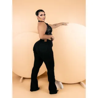 Calça Preta Plus Size Flare Jeans Boca de Sino - Preto