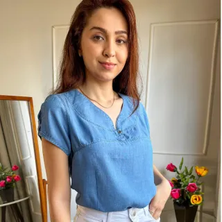 Blusa jeans feminina com gola padre e manga com botão - JEANS ESCURO