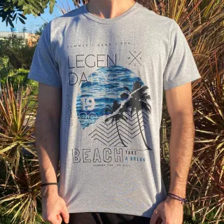 Camiseta Premium Estampada Coqueiros e Mar - Gola Redonda - Cinza Claro