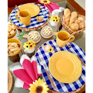 Decoração de Natal: Kit Mesa Posta com 18 Peças - Capas de Sousplat Estampado + Guardanapos + Argolas - Flores Vermelhas