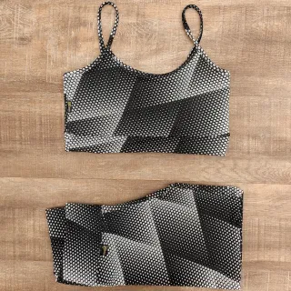 Conjunto de Academia Feminino: Top e Short Fitness - Estampa 05