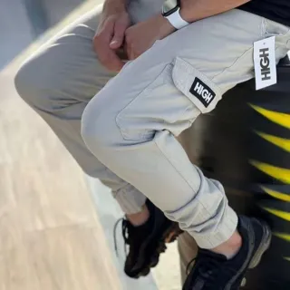 Promoção Super Hi Gh - Calça Jogger Masculina Cargo de Sarja com Punho - Bege