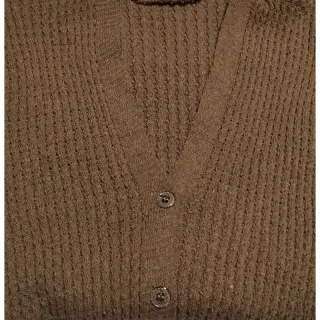 Moda outono inverno: Blusa feminina de frio, cardigans com botão e suéter tricô - Marsala