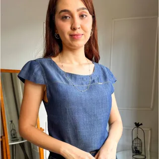 Blusa jeans feminina com manguinha japonesa e gola canoa - JEANS CLARO