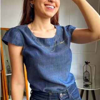 Blusa jeans feminina com manguinha japonesa e gola canoa - JEANS CLARO