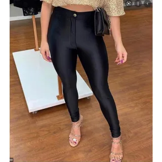 Calça Funcional em Couro Cirre com Bolsos e Botão - Preto