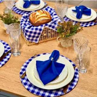 Decoração de Natal: Kit Mesa Posta com 18 Peças - Capas de Sousplat Estampado + Guardanapos + Argolas - Flores Vermelhas