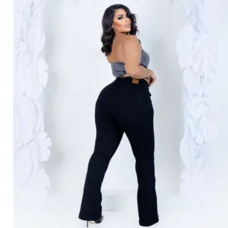 Calça Preta Plus Size Flare Jeans Boca de Sino - Preto