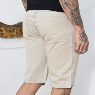 Modelo Premium Nova Linha: Bermuda Bege Rasgada - Bege
