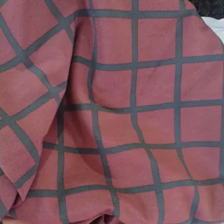Moda 2022: Mini Saia Sexy Quadriculada com Fenda Lateral - Branca
