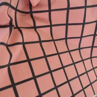 Moda 2022: Mini Saia Sexy Quadriculada com Fenda Lateral - Branca