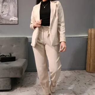 Conjunto Feminino Blazer Calça em Linho Max Alfaiataria - Cru