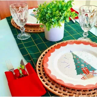 Oferta: Caminho de Mesa Natalino Tricoline 100% Algodão 140cm X 40cm - Vermelho