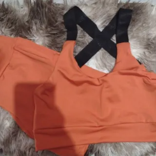 Conjunto de academia em malha suplex nacional - Top e short fitness - VERDE BOLSO