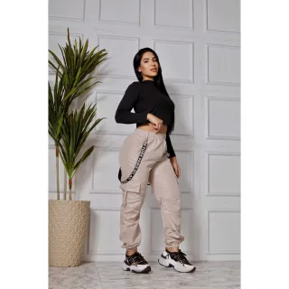 Bolsos Laterais Calça Jogger Feminina Tactel Cargo com Suspensório - CAQUE