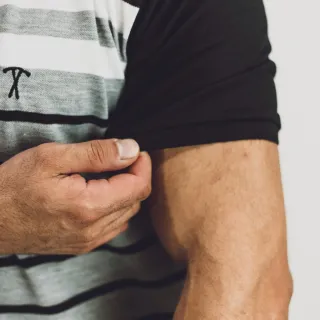 Chief Clothing - Camisa Masculina Malha Piquet Gola Polo, 4 cores disponíveis - Marinho com Vermelho