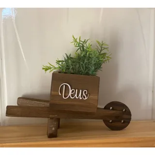 Plantinha artificial em vasinho de madeira estilo carriola - Deus