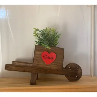 Plantinha artificial em vasinho de madeira estilo carriola - Deus