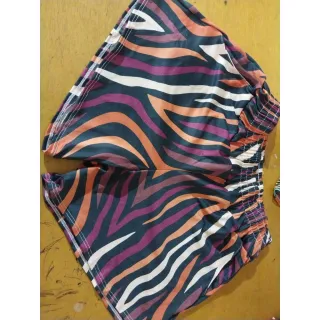 Short feminino confortável com estampas e bolsos - Único