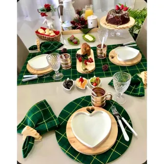 Oferta: Caminho de Mesa Natalino Tricoline 100% Algodão 140cm X 40cm - Vermelho