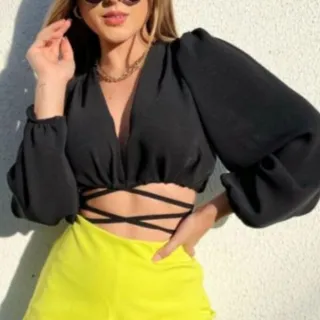 Cropped Transpassado Manga Bufante - Crepe Duna - Preto