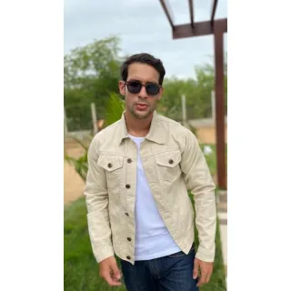 Jaqueta jeans masculina com bolso embutido e brilho - Luxo - Jaqueta jeans clara.