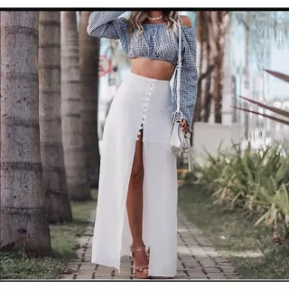 Saia Lisa com Fenda Frontal e Botão - Final de Ano - Saia C fenda Preta