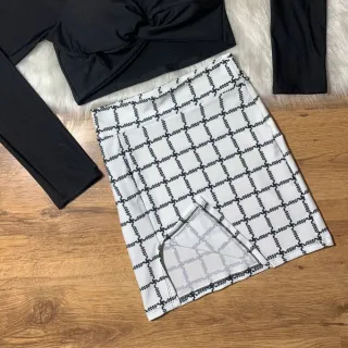 Alta Qualidade Saia Feminina Curta Fendinha Lateral - Varias Cores - Pata de Gato