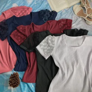 Blusa manga curta feminina canelada com tule bufante gola aberta - Bordô