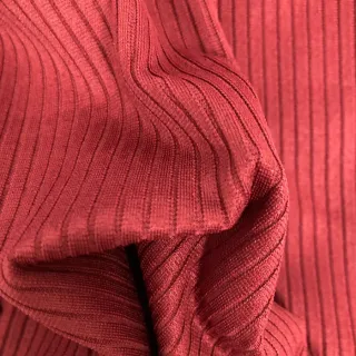 Blusa manga curta feminina canelada com tule bufante gola aberta - Bordô