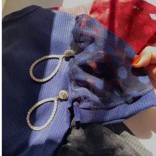 Blusa manga curta feminina canelada com tule bufante gola aberta - Bordô