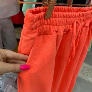 Moda blogueira: Saia Jogger Midi em moletom, cores neon novas - G1
