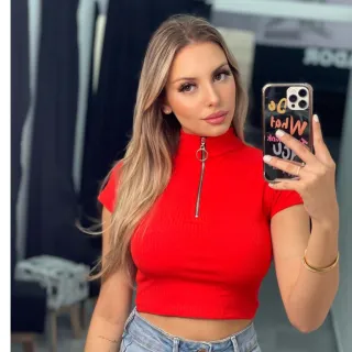 Moda Blogueira Verão: Cropped Feminino Manga Curta com Zíper Canelado - Off White