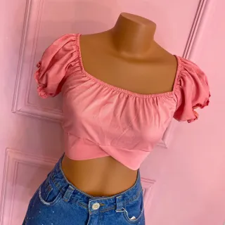 Moda 2023: Cropped Gringa com manga amarração nas costas - Rosa Vivo