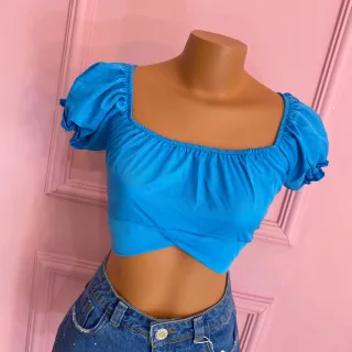 Moda 2023: Cropped Gringa com manga amarração nas costas - Rosa Vivo