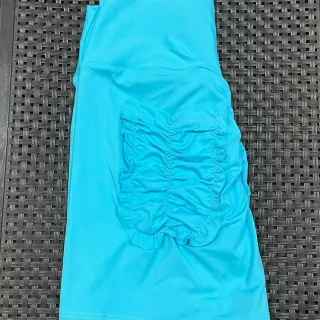 Short fitness feminino com bolso atrás e tecnologia EMPINA bumbum - Azul Royal