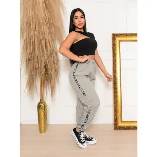 Modelo Tik Tok Calça Feminina Tactel Cargo Jogger com Bolsos Laterais - Azul