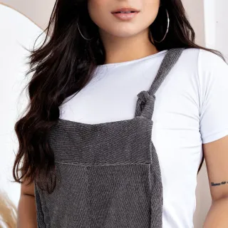 Macaquinho Feminino Curto Jardineira Soltinha Bolso Regulável - Promoção - Cinza