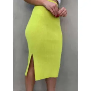 Fenda lateral em saia midi tricot canelada - Bege