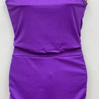 Cropped canelado com regulagem de tamanho e conjunto saia drapeada - Militar