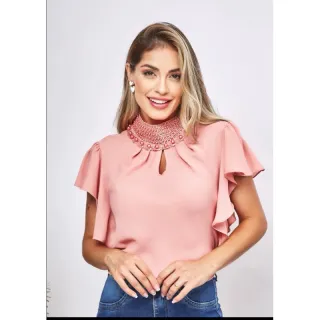 Moda feminina: blusa social com babado de manga curta e pérolas no pescoço - Branco