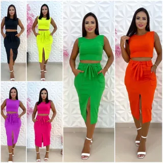 Croped e Saia com Fenda: Conjunto Moderno e Elegante - Rosa