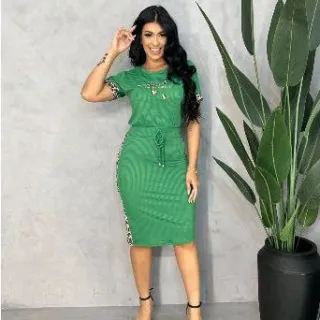 Moda evangélica: conjunto saia secretaria com blusa bordada