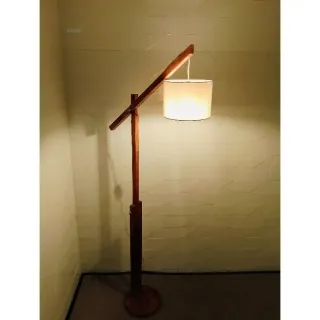 Cúpula em madeira para luminária articulada de chão - Único