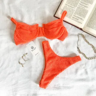 Calcinha Asa Delta Retrô Texturizada + Biquíni Meia Taça Mônaco (Branco/Verde/Roxo/Laranja/Preto/Lilás/Rosa/Vermelho) - LAVANDA