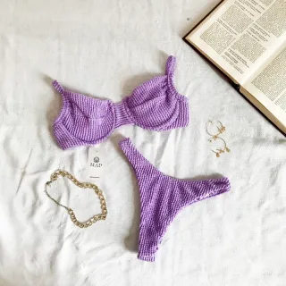 Calcinha Asa Delta Retrô Texturizada + Biquíni Meia Taça Mônaco (Branco/Verde/Roxo/Laranja/Preto/Lilás/Rosa/Vermelho) - LAVANDA
