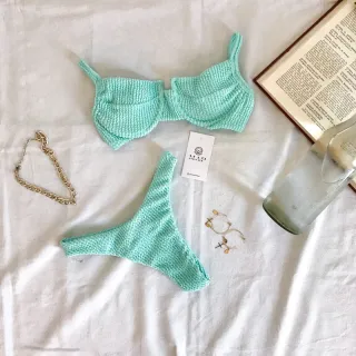 Calcinha Asa Delta Retrô Texturizada + Biquíni Meia Taça Mônaco (Branco/Verde/Roxo/Laranja/Preto/Lilás/Rosa/Vermelho) - LAVANDA