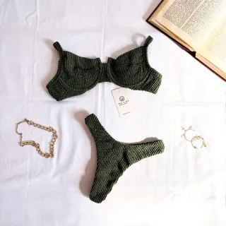 Calcinha Asa Delta Retrô Texturizada + Biquíni Meia Taça Mônaco (Branco/Verde/Roxo/Laranja/Preto/Lilás/Rosa/Vermelho) - LAVANDA