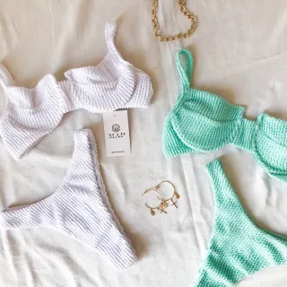 Calcinha Asa Delta Retrô Texturizada + Biquíni Meia Taça Mônaco (Branco/Verde/Roxo/Laranja/Preto/Lilás/Rosa/Vermelho)