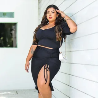 Plus Size Saia Midi Feminina com Fenda Frontal - Tecido Suplex - Preto